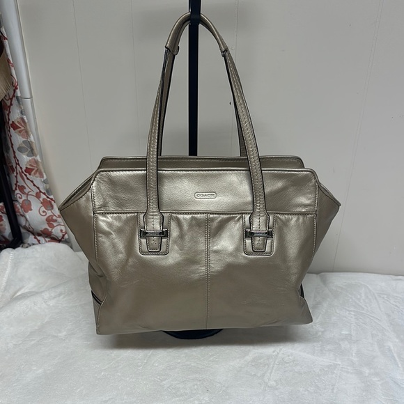 Coach Taylor Tote F25205 - Picture 1 of 13